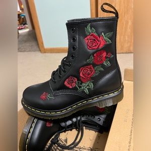 Dr. Martens 1490 Vonda Floral Leather Lace-Up Boots